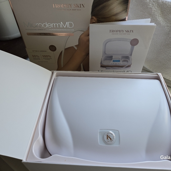 Trophy Skin Microderm MD NWOT - Picture 3 of 6